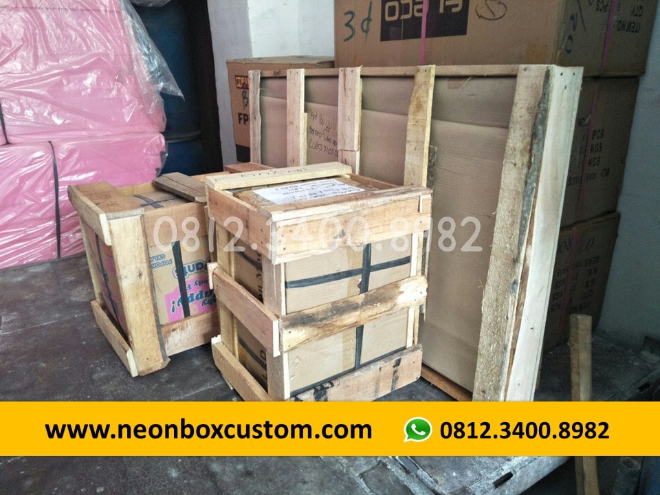 Jasa Neon Box Kendari, Baubau, Konawe Sulawesi Tenggara Siap Kirim Dari Surabaya.  WA 0812-3400-8982