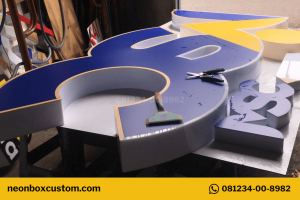 Stiker Neon Box Membantu Meningkatkan Visibilitas