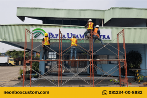 Neon Box Tahan Cuaca