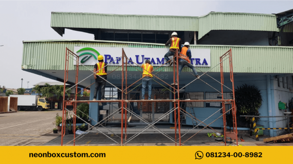 Neon Box Tahan Cuaca